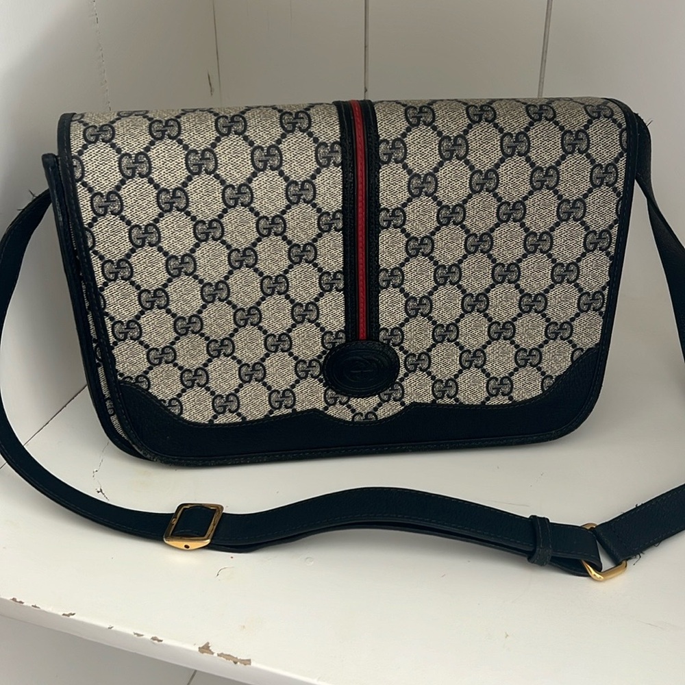 Gorgeous Vintage 1980’s Gucci “Sherry line” Crossbody Bag